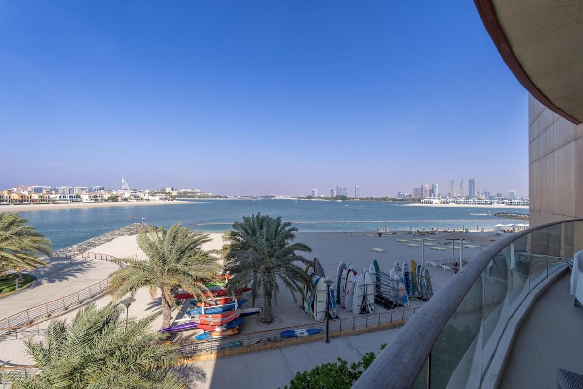 Apartment Glorious 3-bedroom With Beach Views At Tiara Residences In Palm Jumeirah Dubai