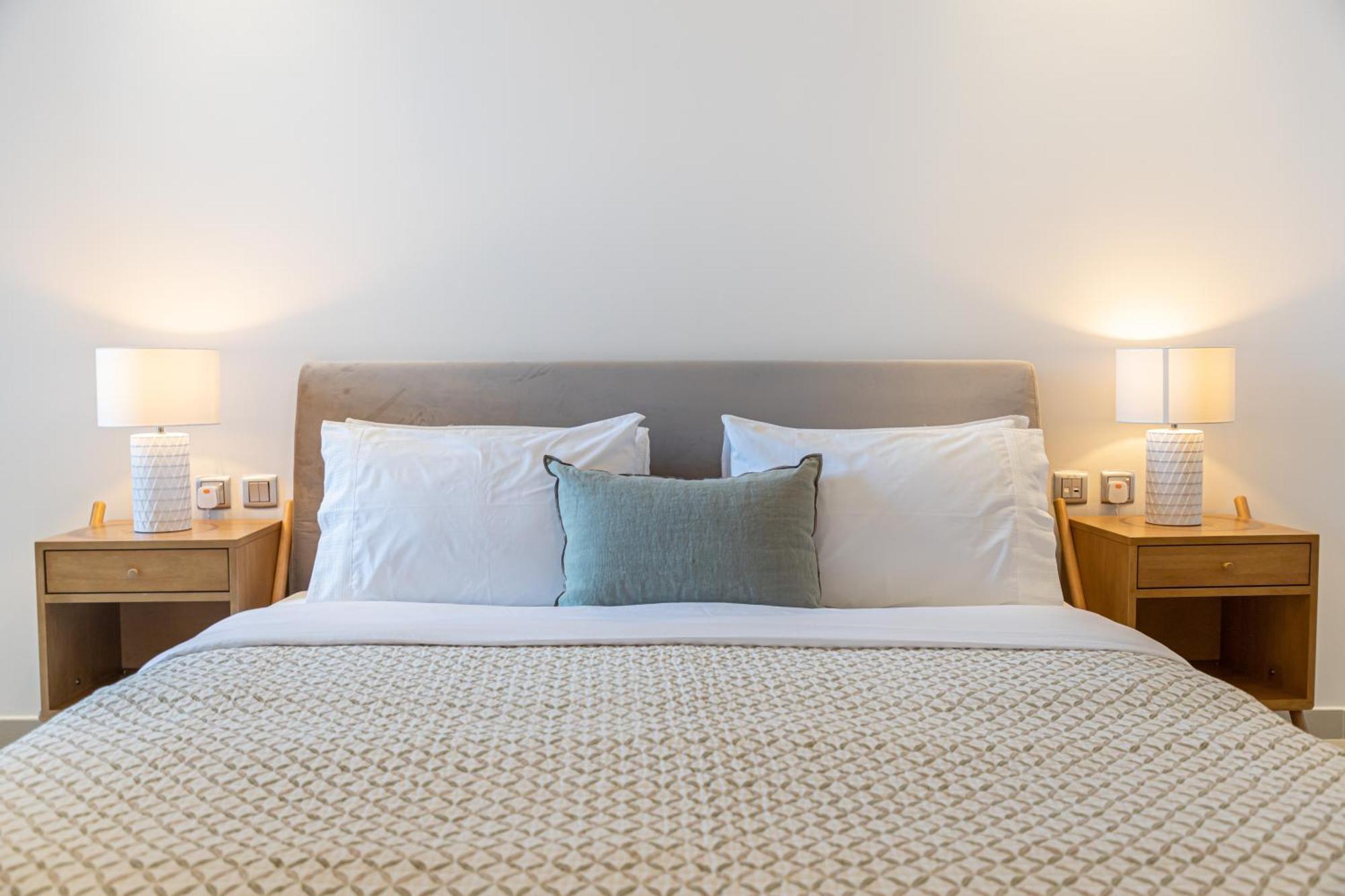 Apartment 2br Api 1000 Community View Jumeirah Dubai