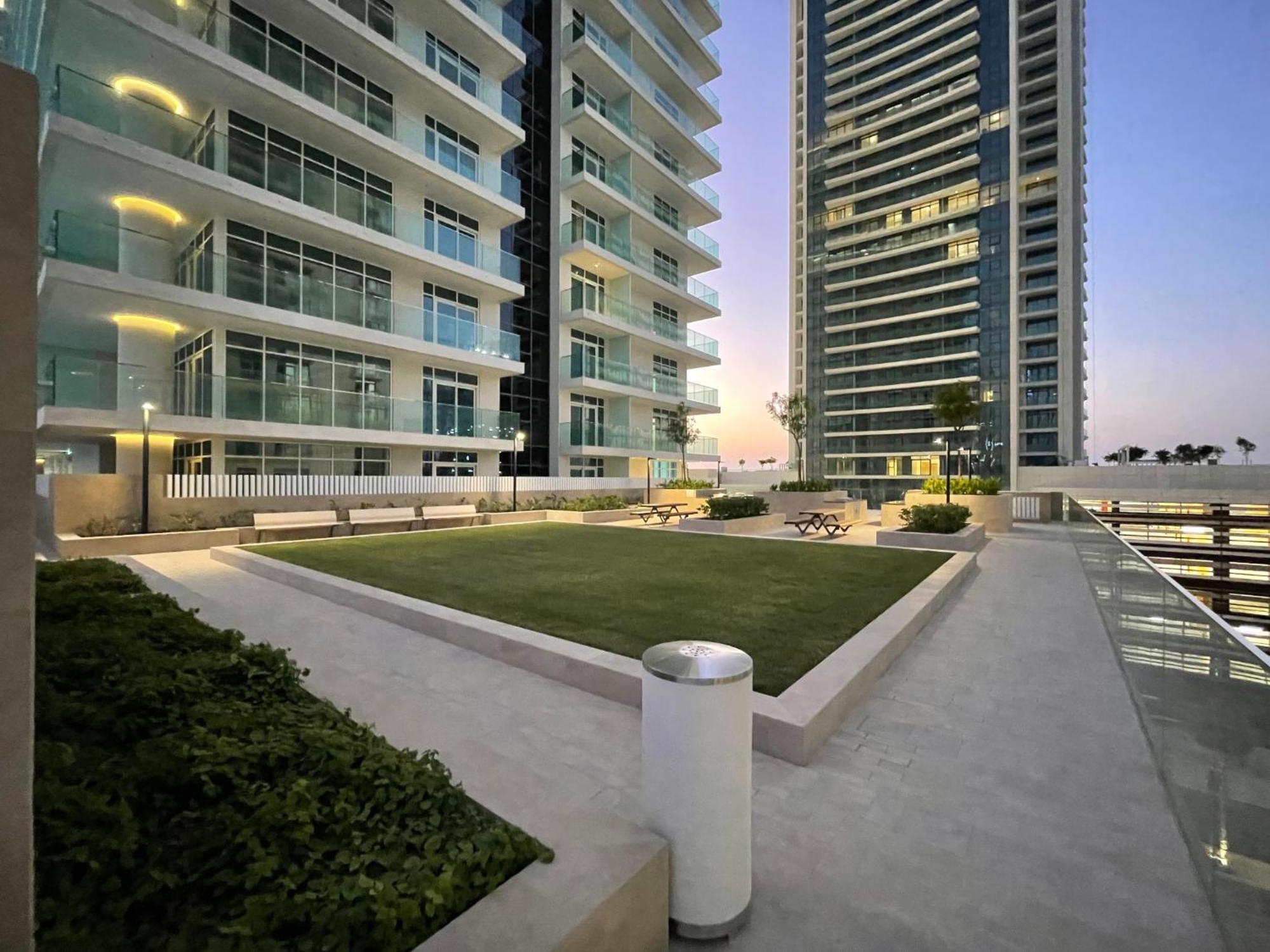 The Smart Concierge - Sunrise Bay 2 Apartment