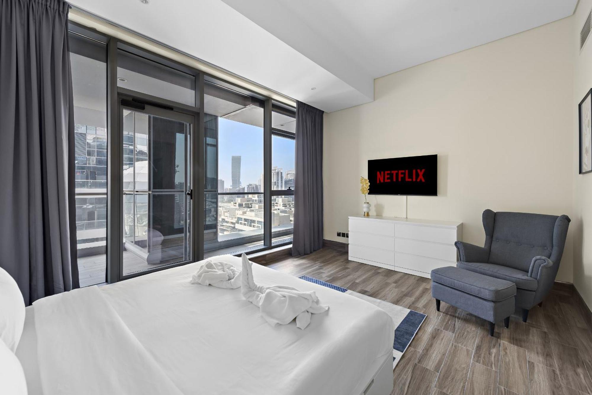 Vayk - Contemporary Building, Spacious 2-bedroom Apartment
