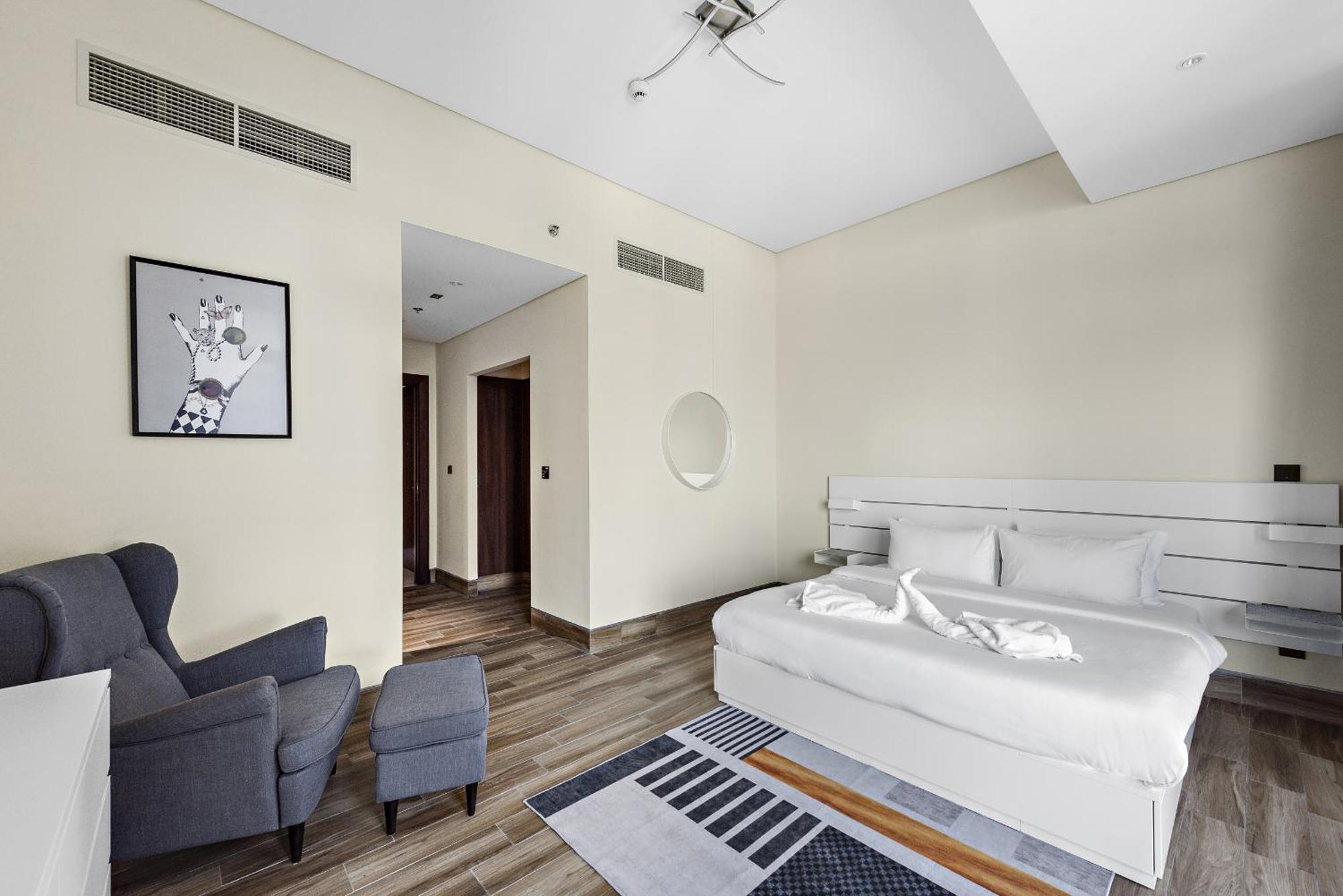 Vayk - Contemporary Building, Spacious 2-bedroom