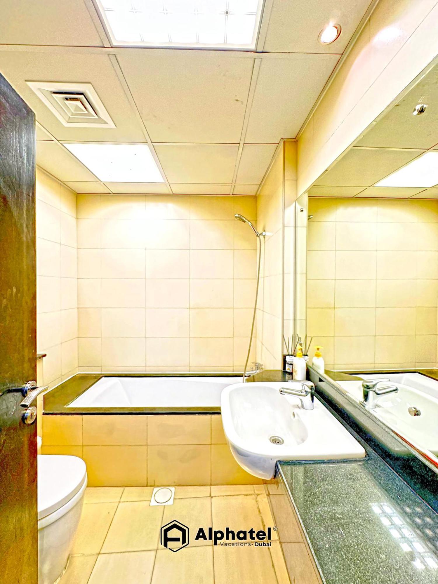 Guest house Elegant 3-bedroom In Jvc - - Ideal For Modern Lifestyles - By Alphatel Vacations *