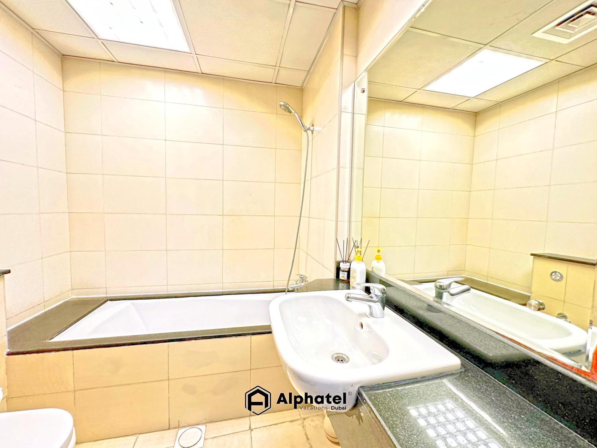 Elegant 3-bedroom In Jvc - - Ideal For Modern Lifestyles - By Alphatel Vacations Guest house *