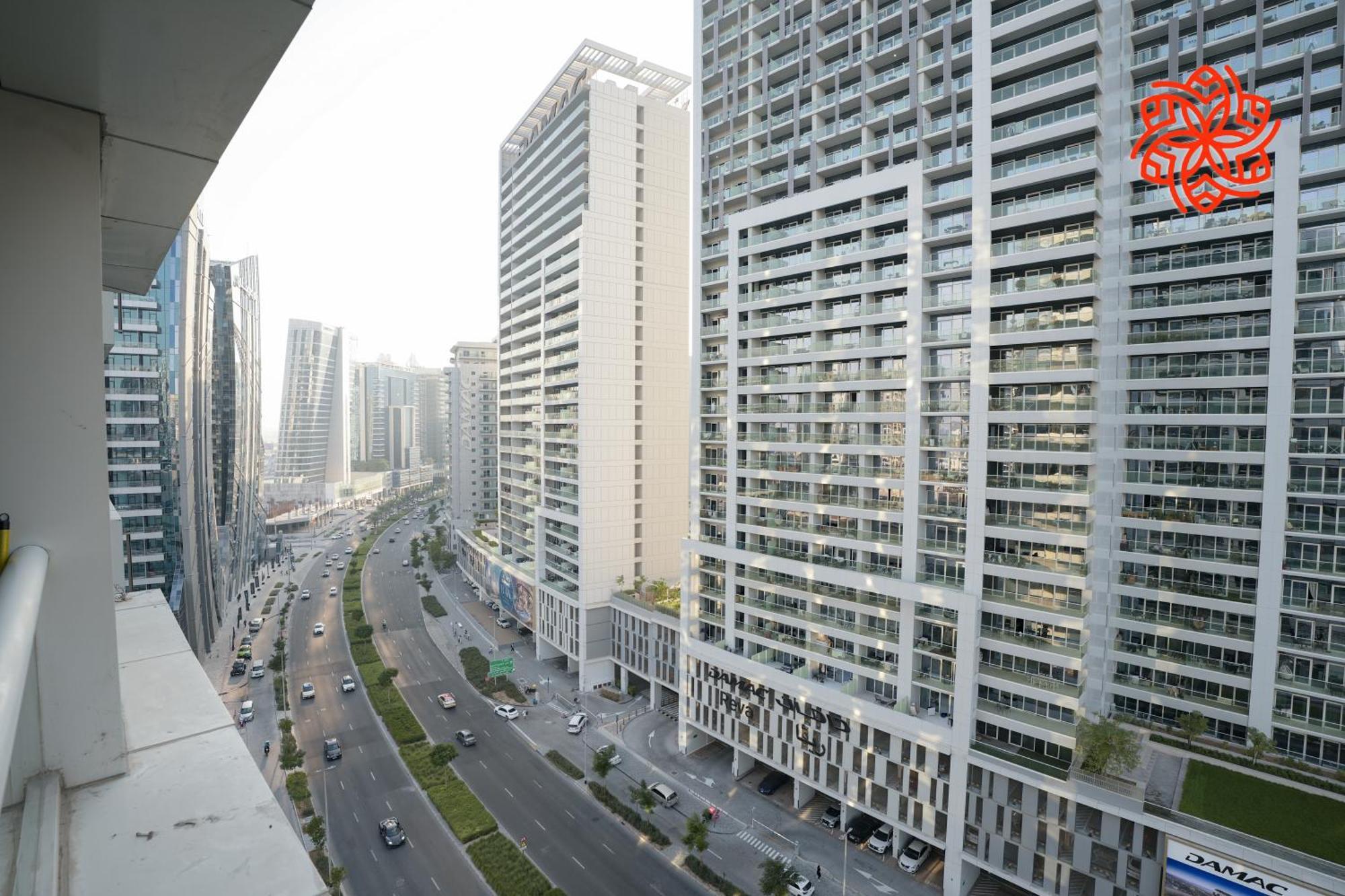 Apartment Alashrafia Saray- Upscale 1bdr In Canal Views Dubai