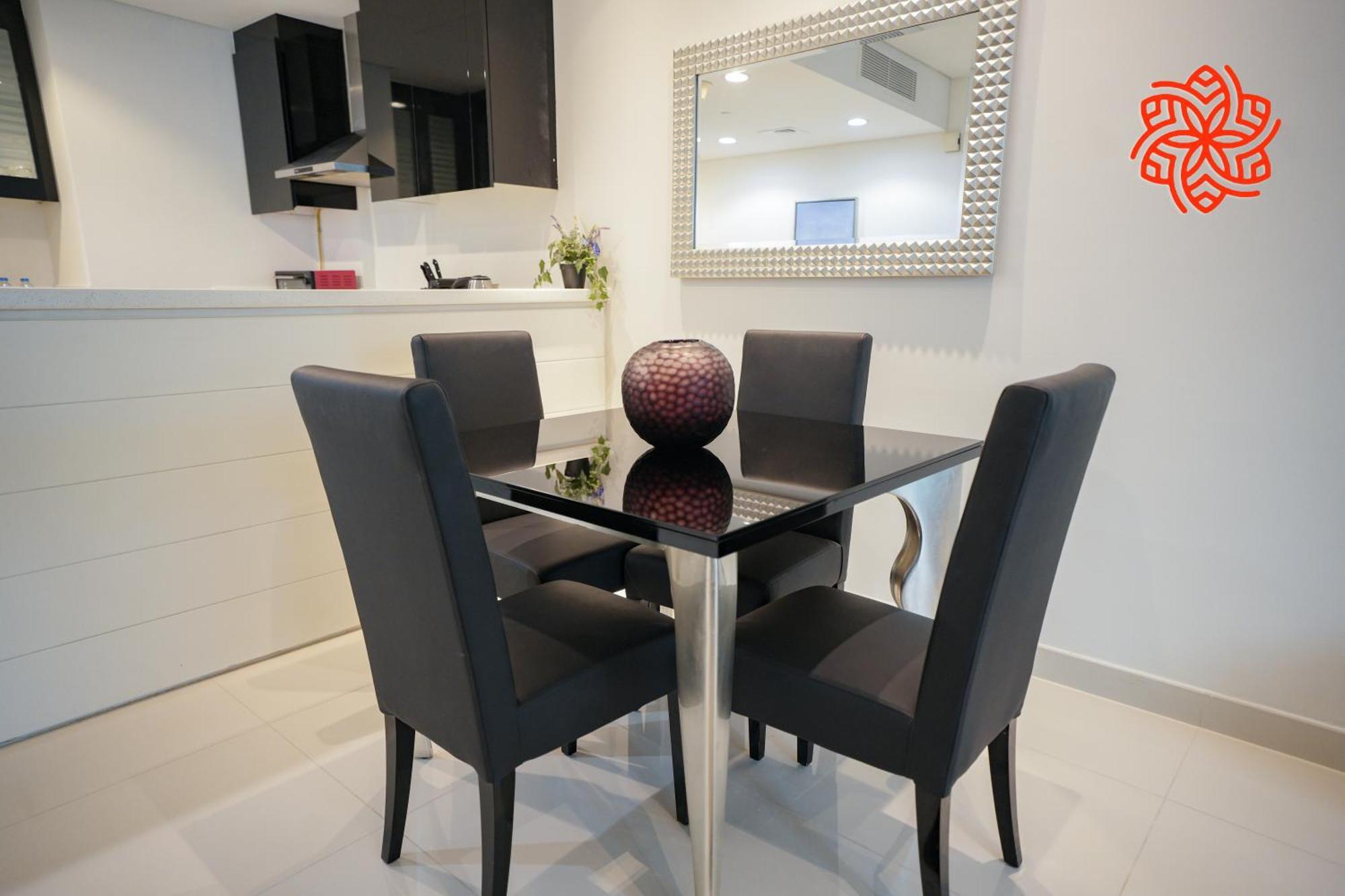 Alashrafia Saray- Upscale 1bdr In Canal Views Apartment Dubai
