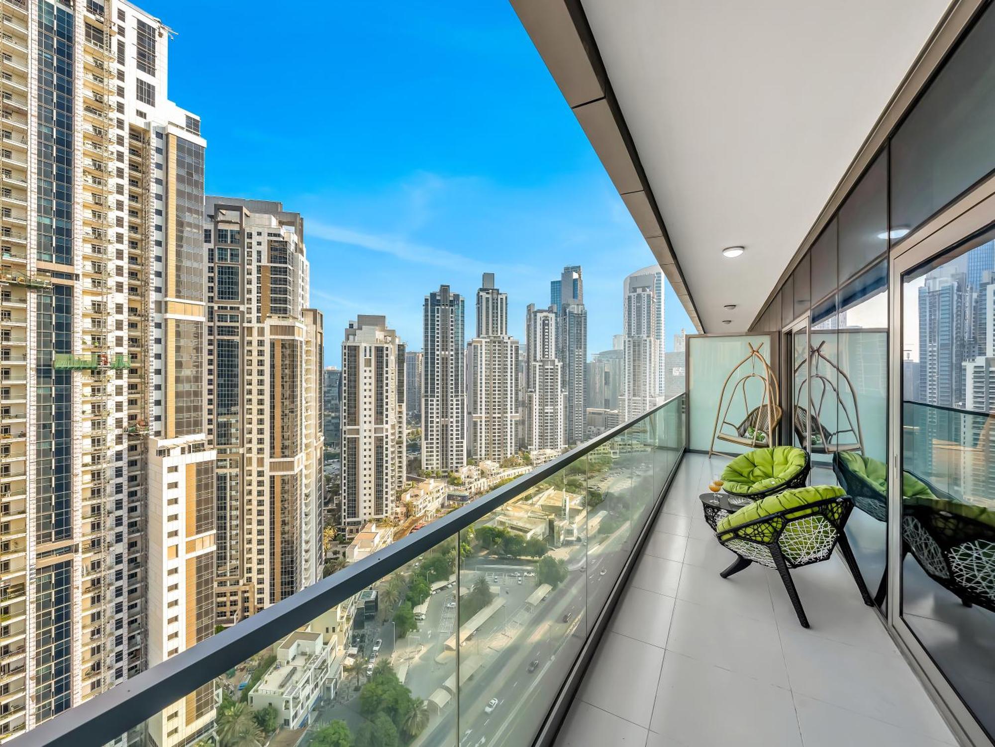 Paramount Midtown Infinity Pool With Burj View * Dubai