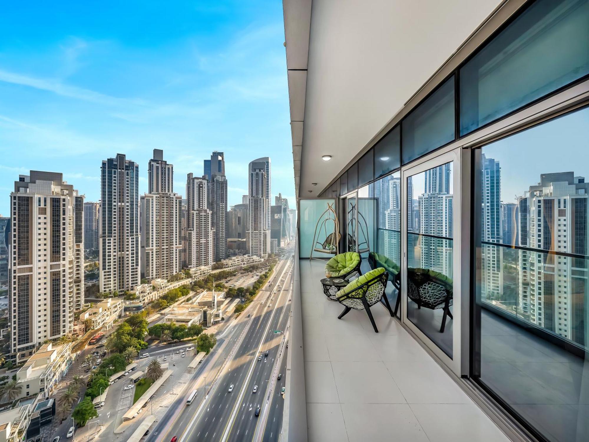 Paramount Midtown Infinity Pool With Burj View