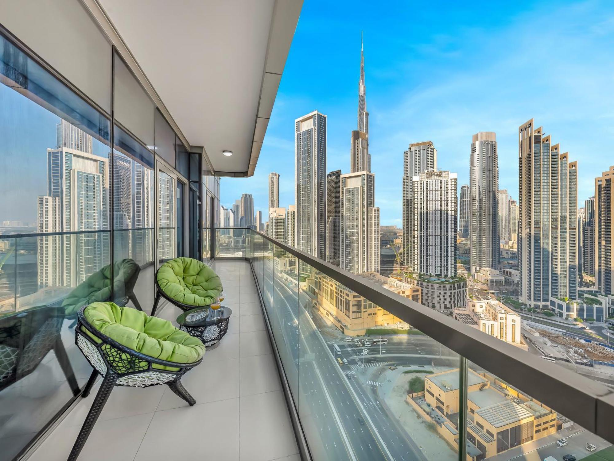 Paramount Midtown Infinity Pool With Burj View Apartment