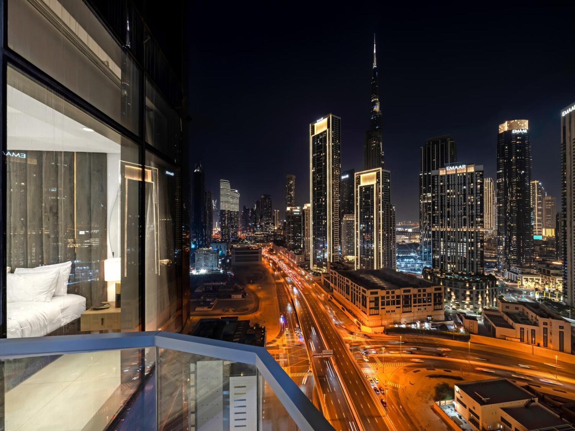 Paramount Midtown Infinity Pool With Burj View * Dubai