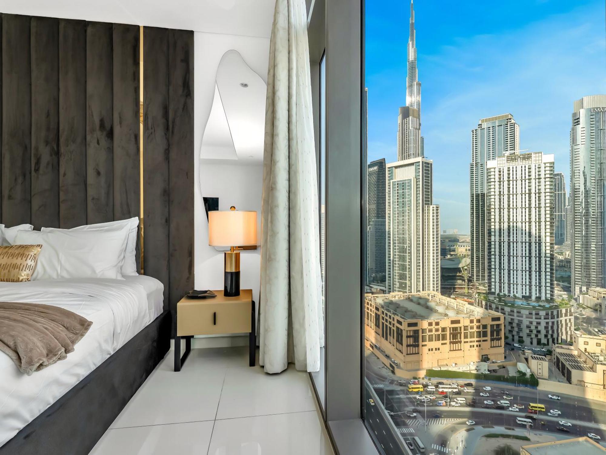 Paramount Midtown Infinity Pool With Burj View Dubai