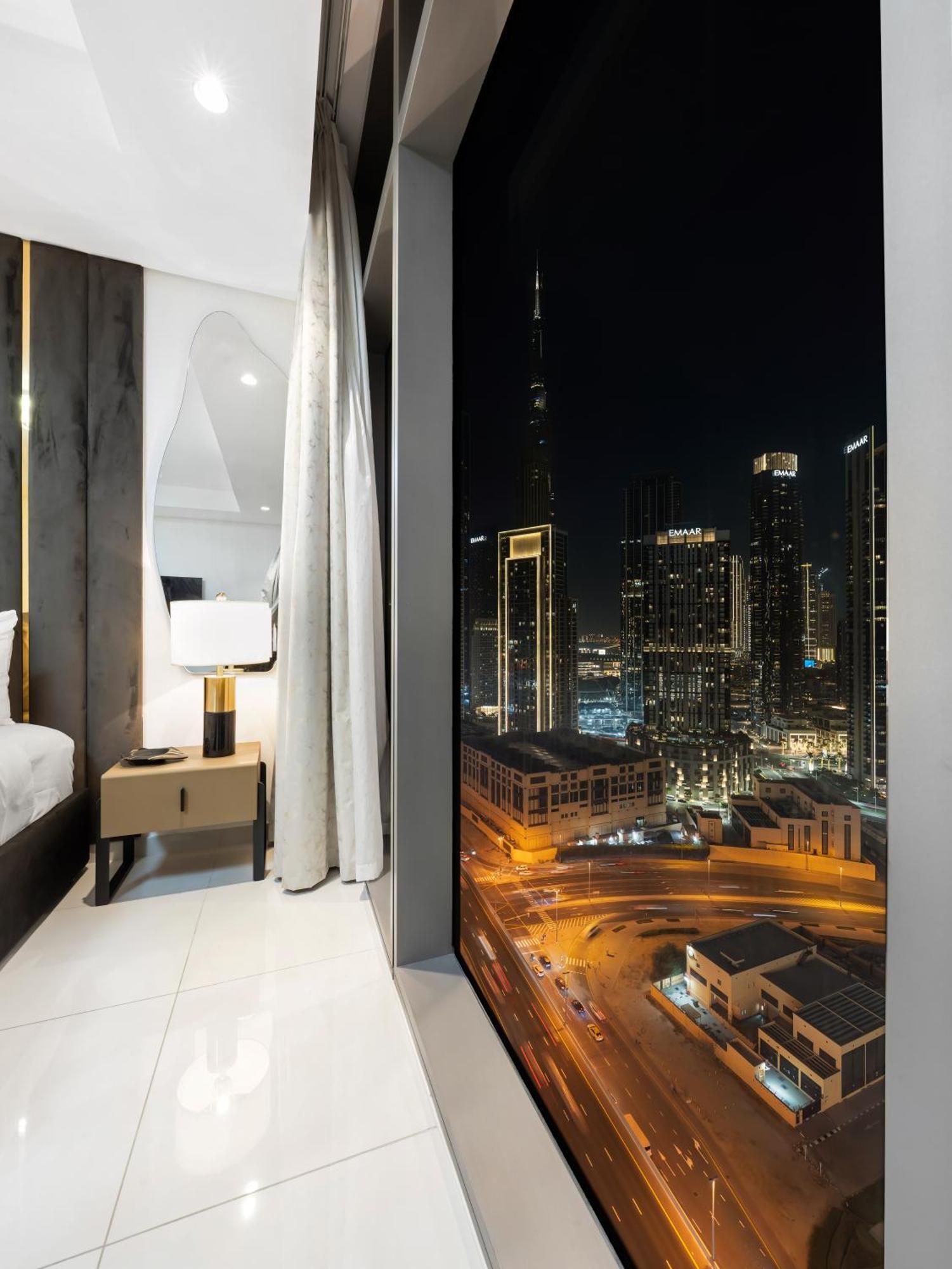 Paramount Midtown Infinity Pool With Burj View Dubai