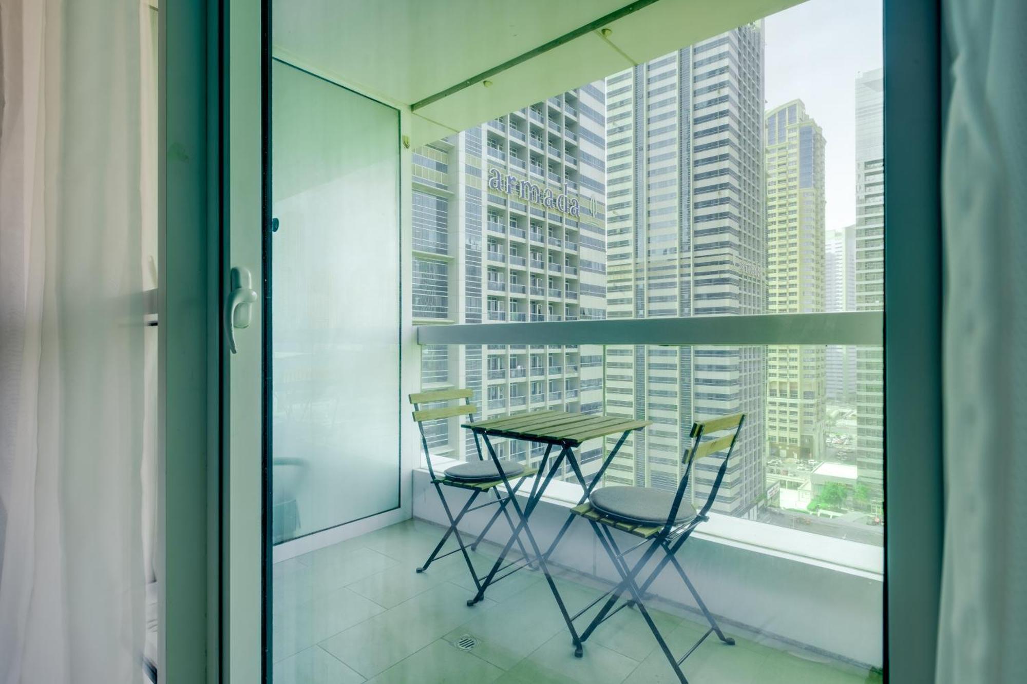 Bright And Cozy - - Jlt *