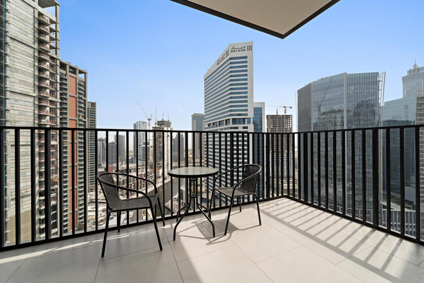 Stonetree - Newly Furnished - Stylish Apartment