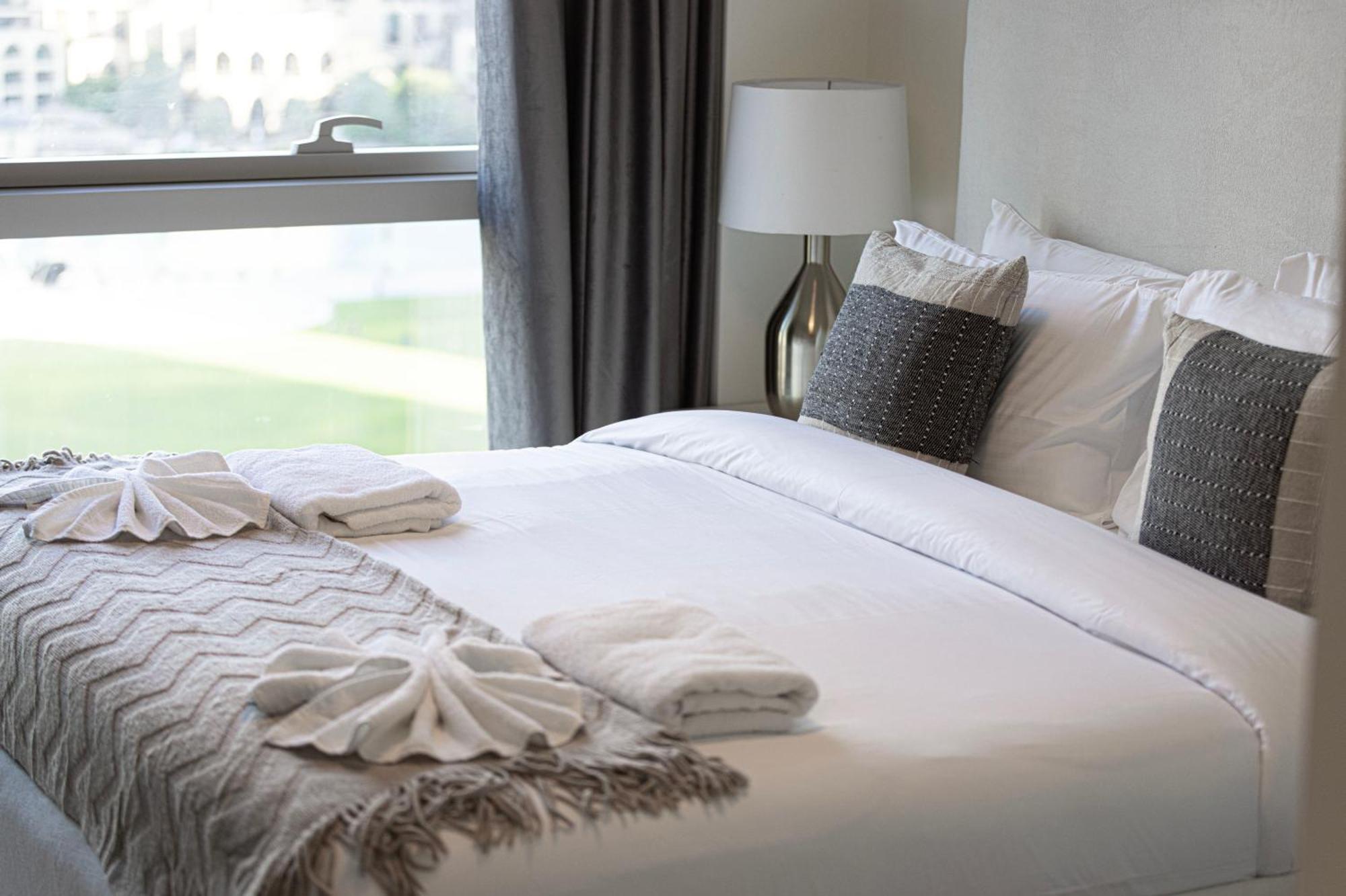 Apartment View In With Full Burj Khalifa, Fountains, Park View, Next To Mall And Opera *