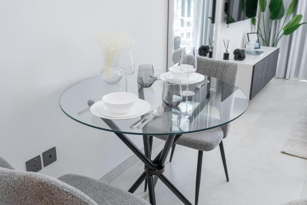 Location And Work And Chill Near Miracle Garden * Dubai