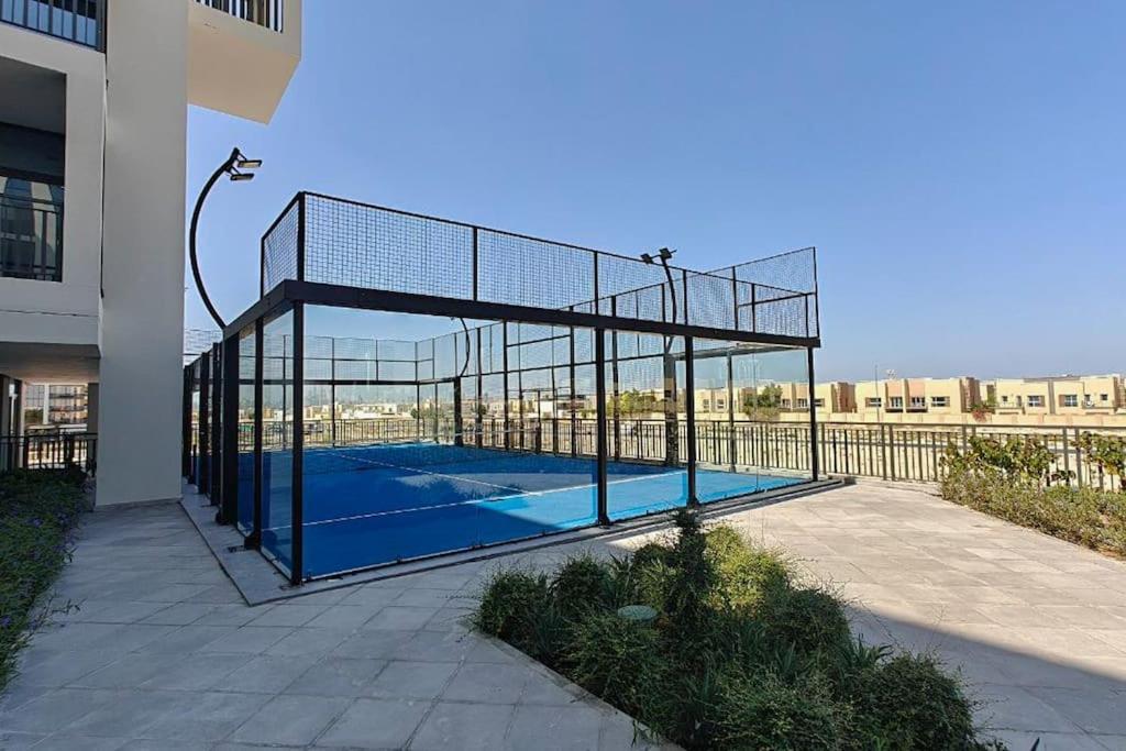 Location And Work And Chill Near Miracle Garden