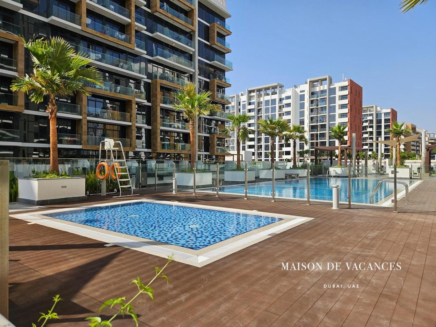 Apartment Pool View 10mins From Mall Dubai