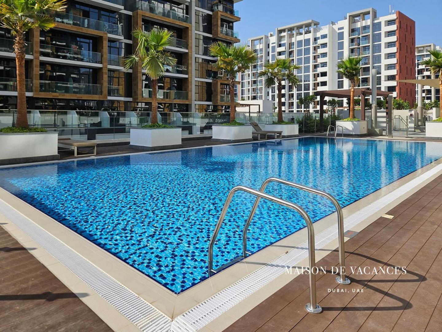 Apartment Pool View 10mins From Mall *
