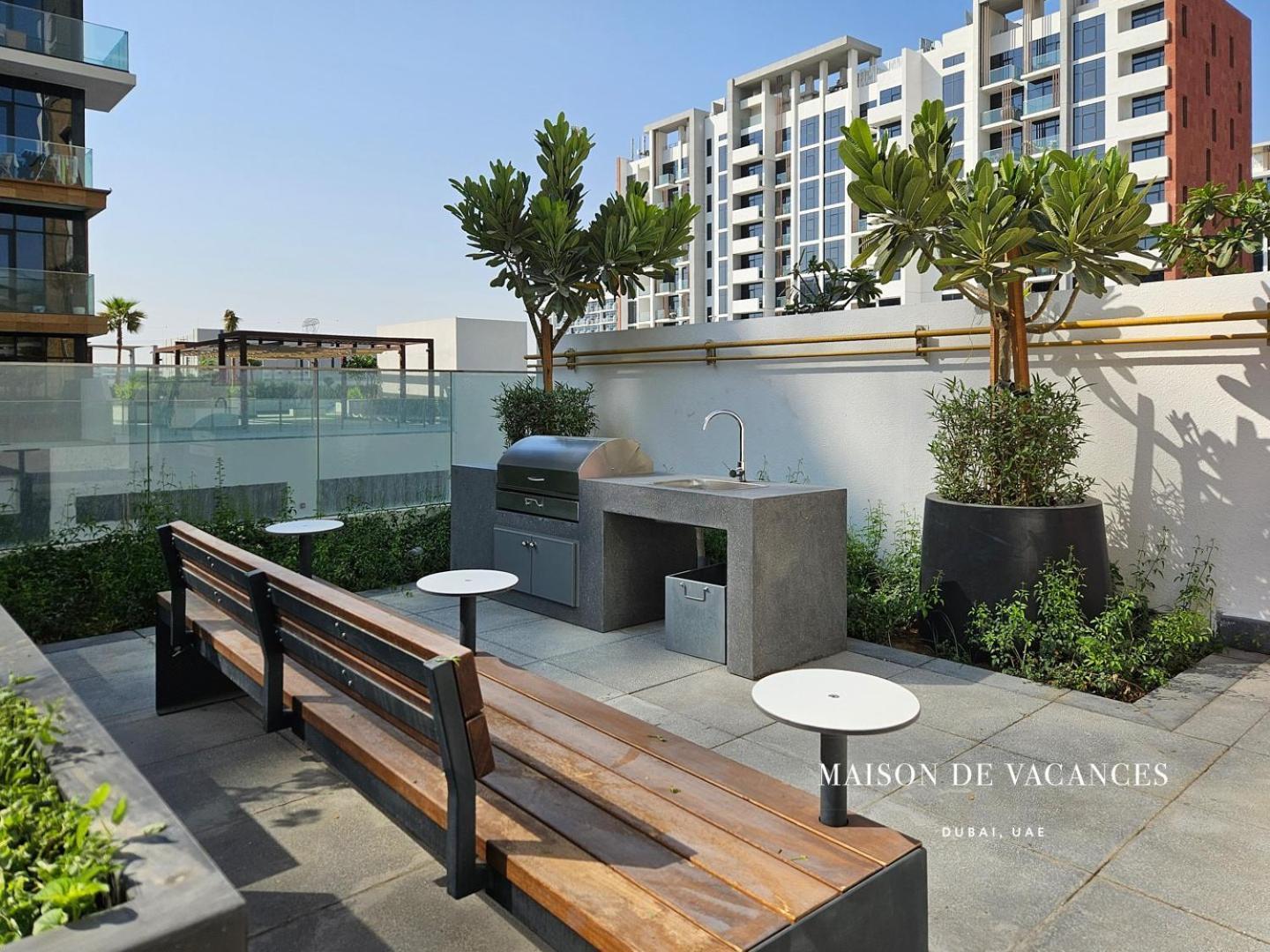Pool View 10mins From Mall Apartment Dubai