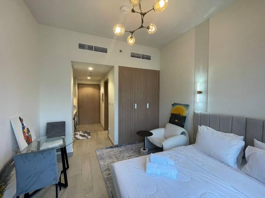 In Azizi Riviera 47 *