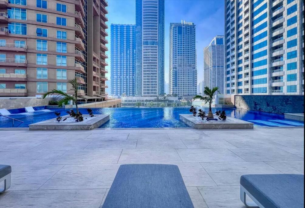 Stylish Stu In Medore With Modern Amenities * Dubai