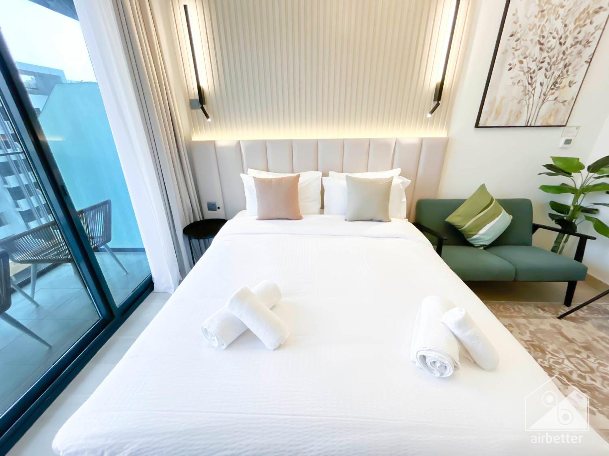 Opulent With Balcony At Aziz Riviera Apartment Dubai