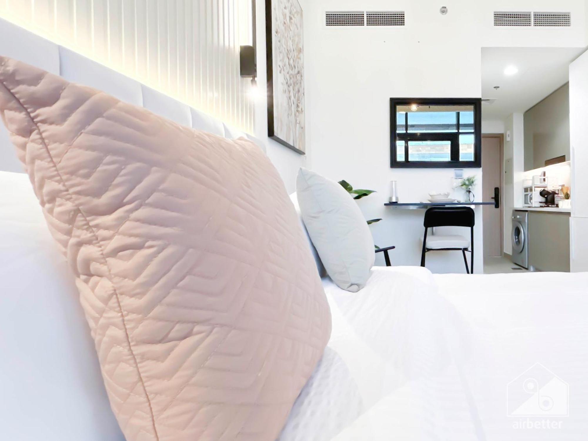 Opulent With Balcony At Aziz Riviera Apartment