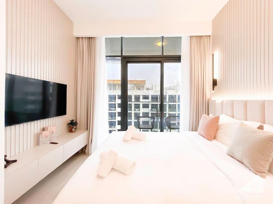 Opulent With Balcony At Aziz Riviera Dubai