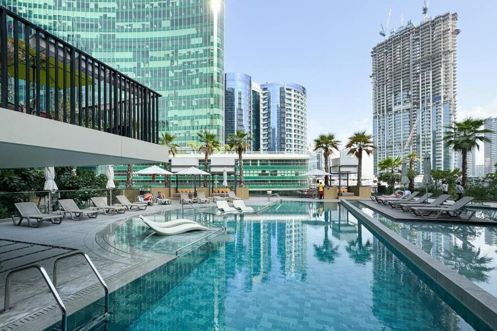 Stunning 1 Bedroom W Burj Khalifa View Apartment Dubai