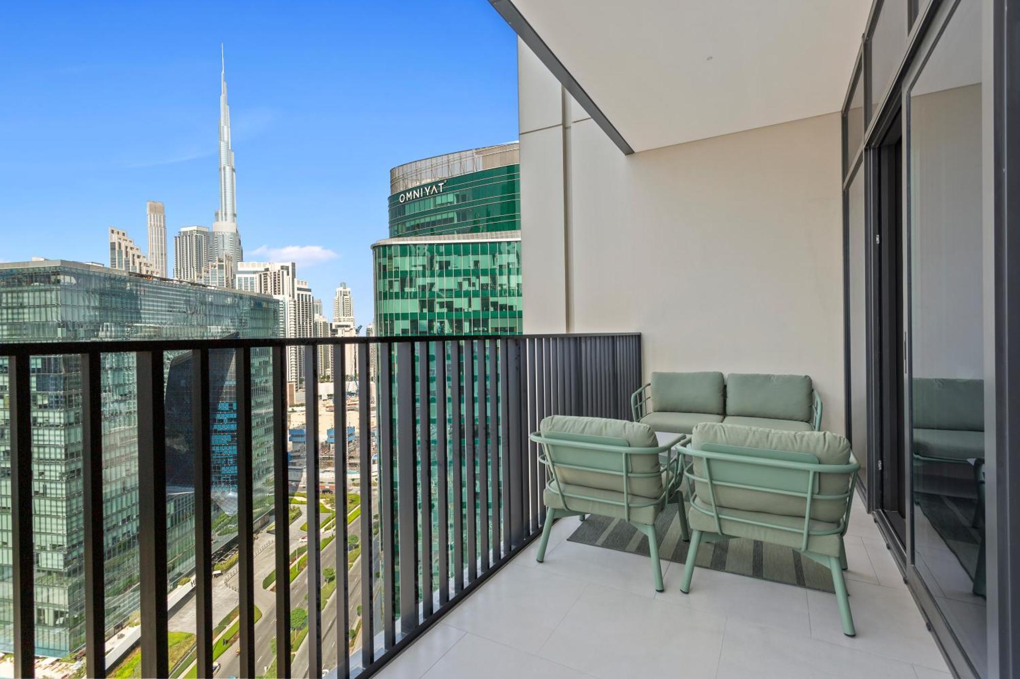Stunning 1 Bedroom W Burj Khalifa View Apartment *