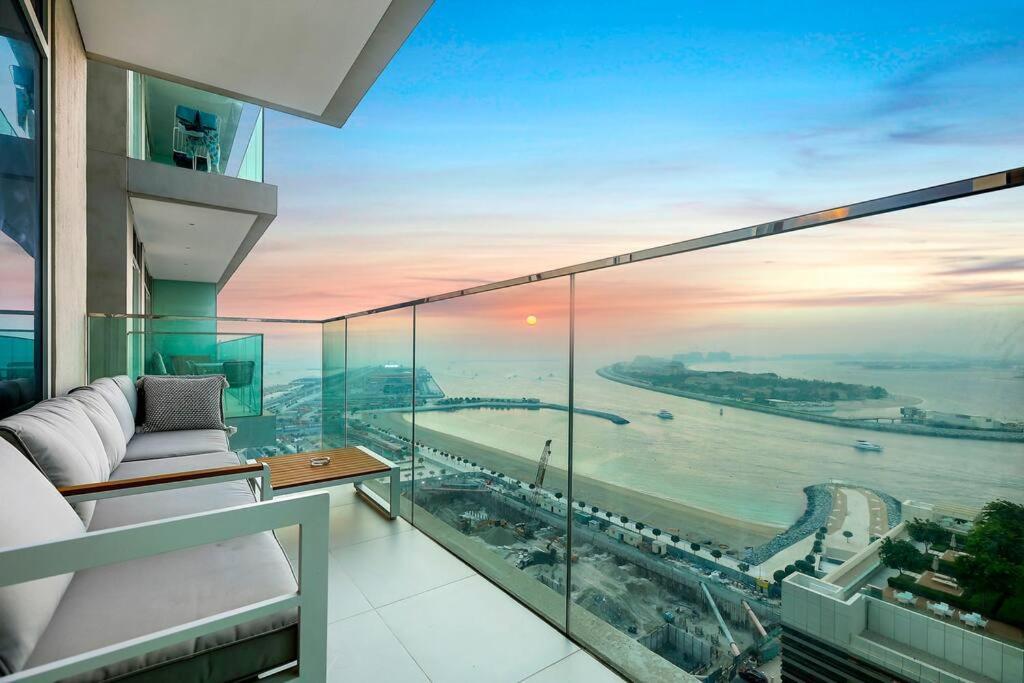 First Class 1br Stunning Marina & Palm View