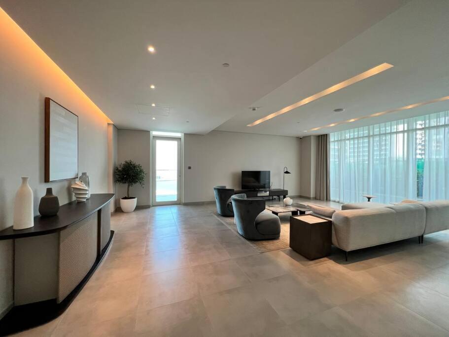 First Class 1br Stunning Marina & Palm View *