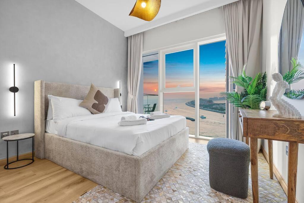 First Class 1br Stunning Marina & Palm View * Dubai