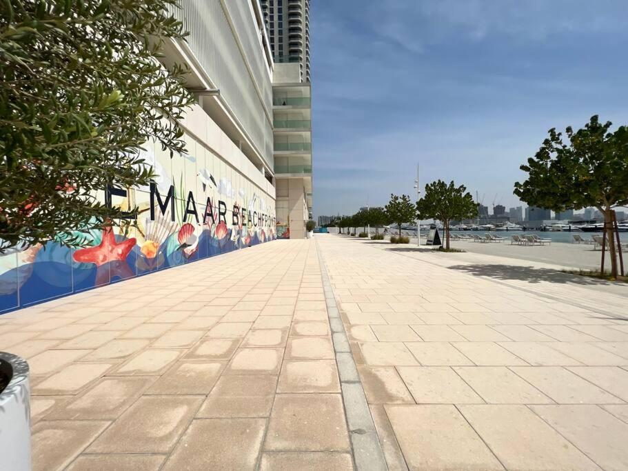 First Class 1br Stunning Marina & Palm View