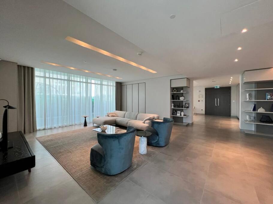 First Class 1br Stunning Marina & Palm View *
