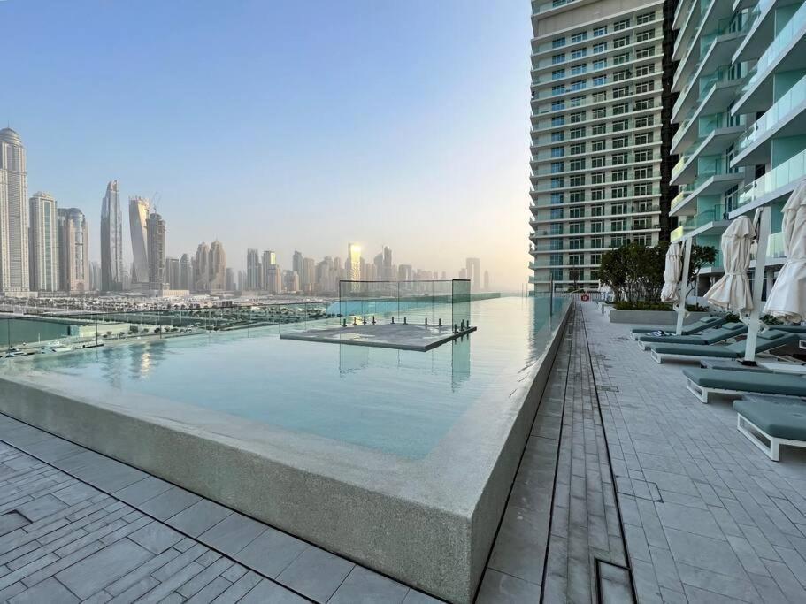 First Class 1br Stunning Marina & Palm View * Dubai