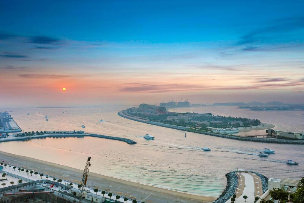 First Class 1br Stunning Marina & Palm View *
