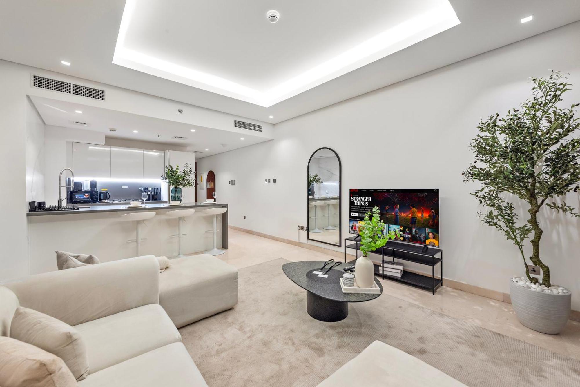 Elegant 1br With Walk-in Closet & Burj Views Dubai