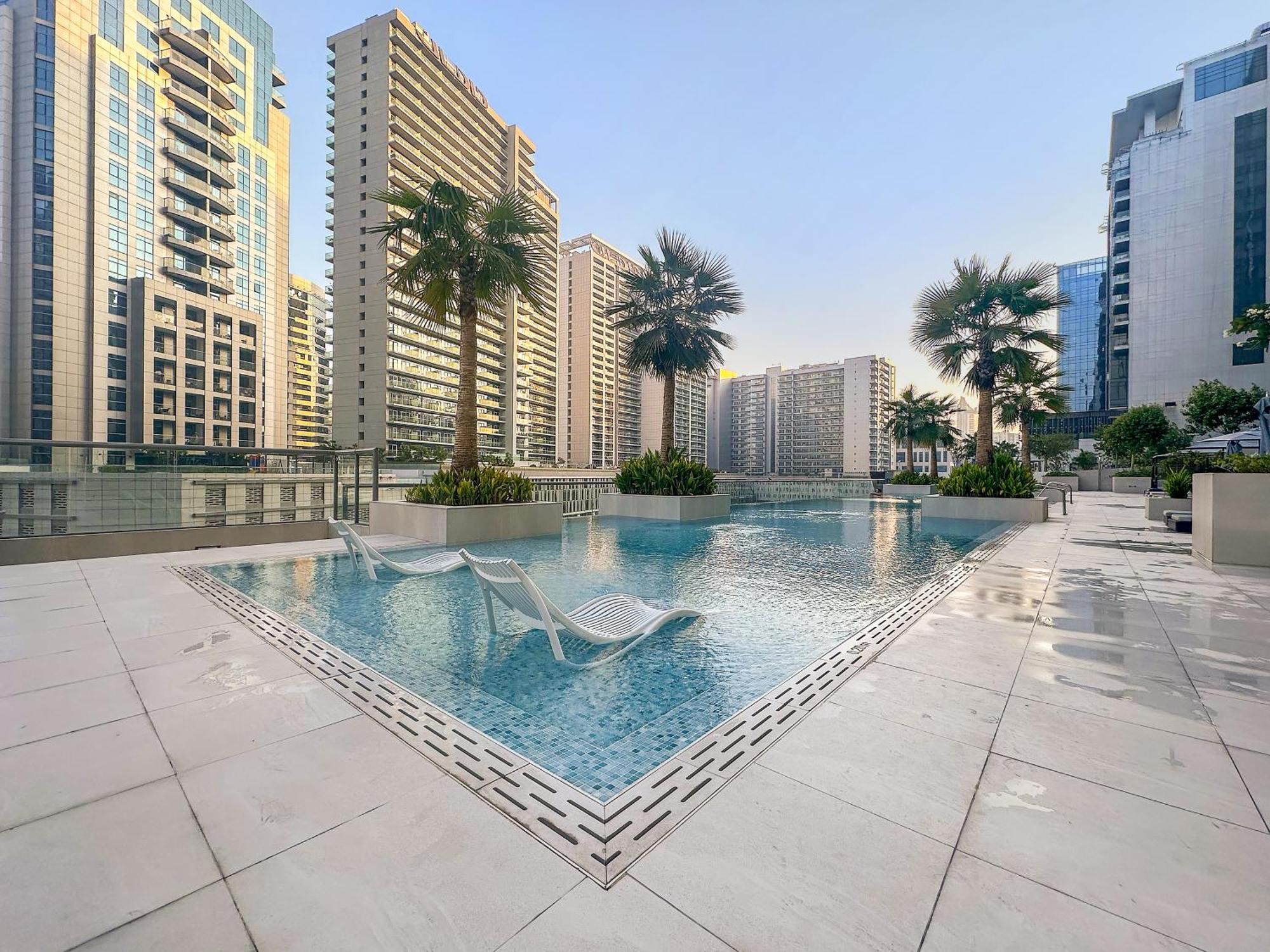 Elegant 1br With Walk-in Closet & Burj Views Dubai