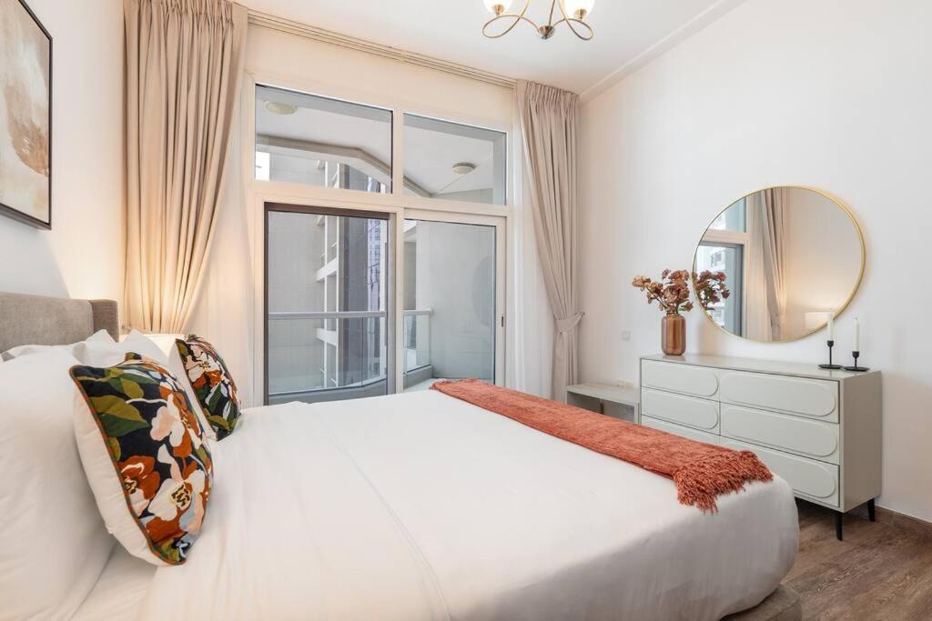 Apartment Barsha Heights Near Dic Metro & Emirates Mall