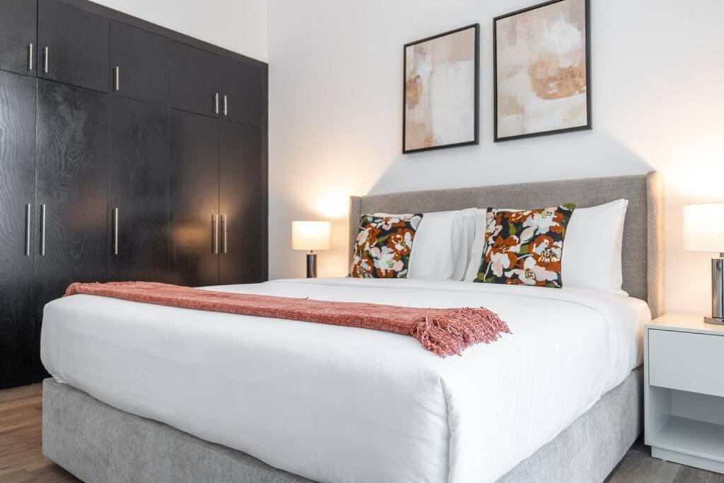 Apartment Barsha Heights Near Dic Metro & Emirates Mall *