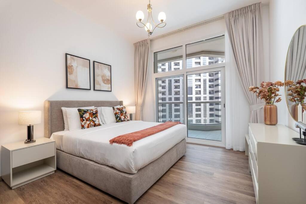 Barsha Heights Near Dic Metro & Emirates Mall Apartment *