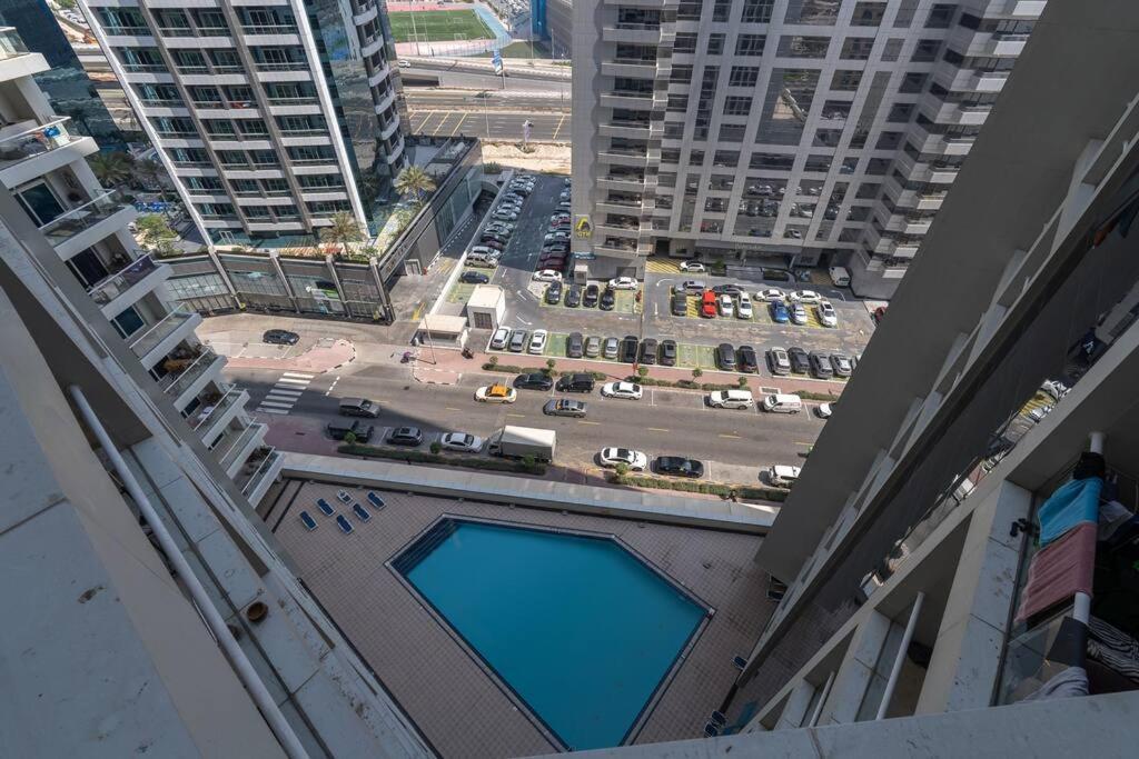 Apartment Barsha Heights Near Dic Metro & Emirates Mall *