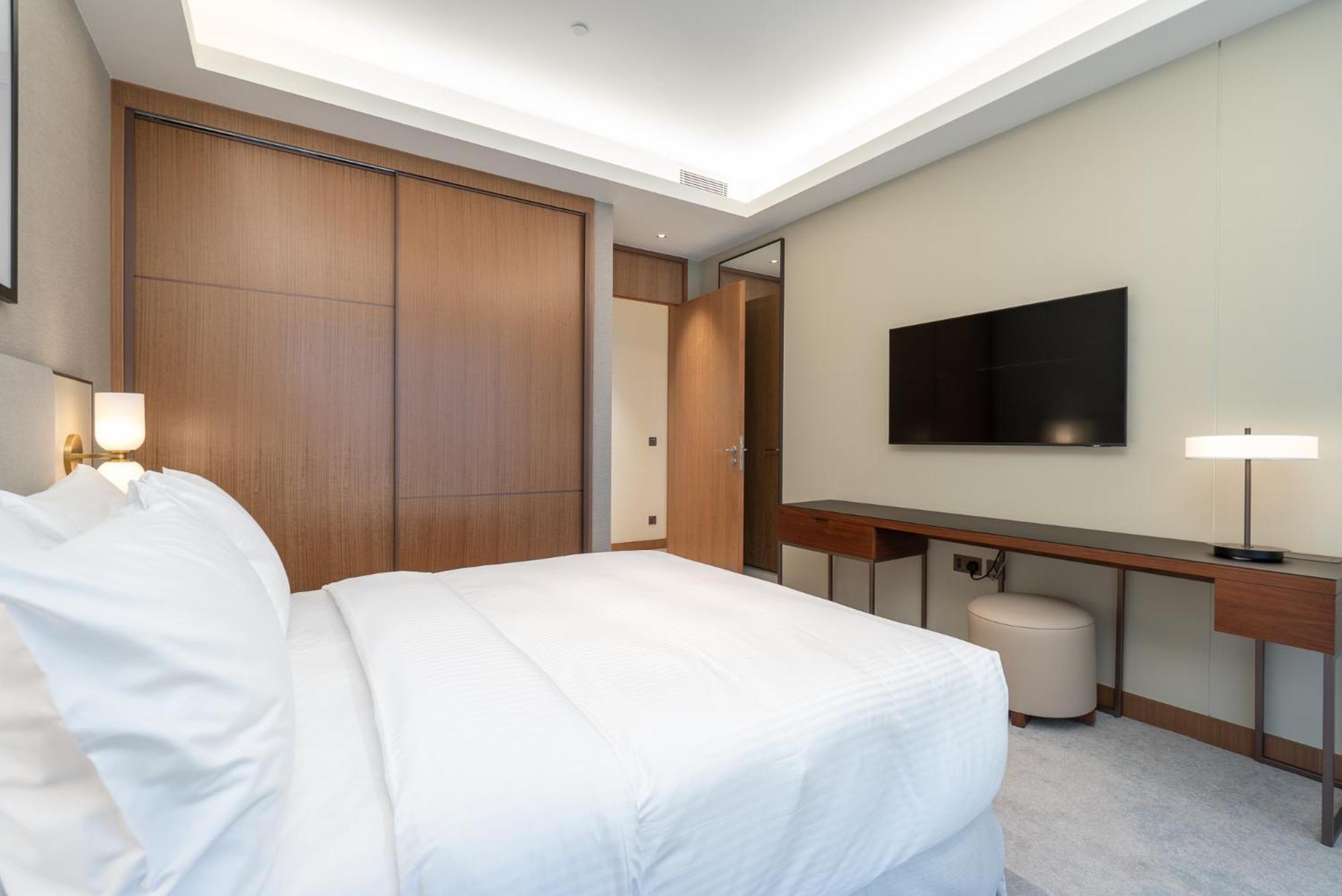 Spacious 3 Bedroom In Downtown With Burj Khalifa View *