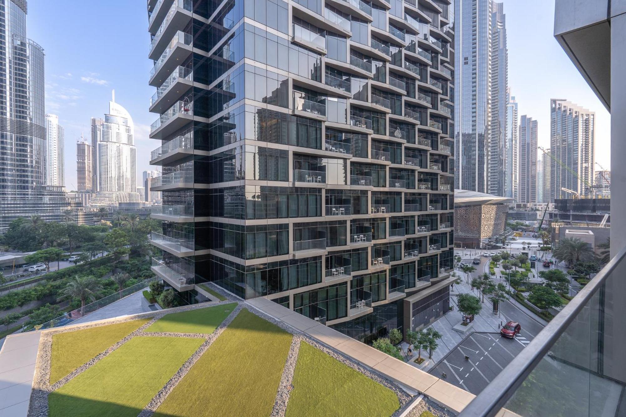 Spacious 3 Bedroom In Downtown With Burj Khalifa View *