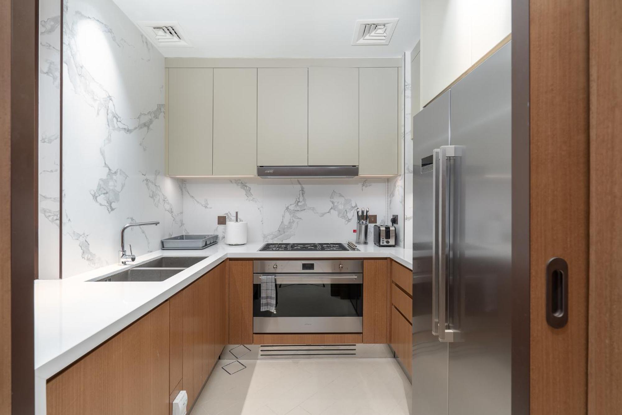 Spacious 3 Bedroom In Downtown With Burj Khalifa View Dubai
