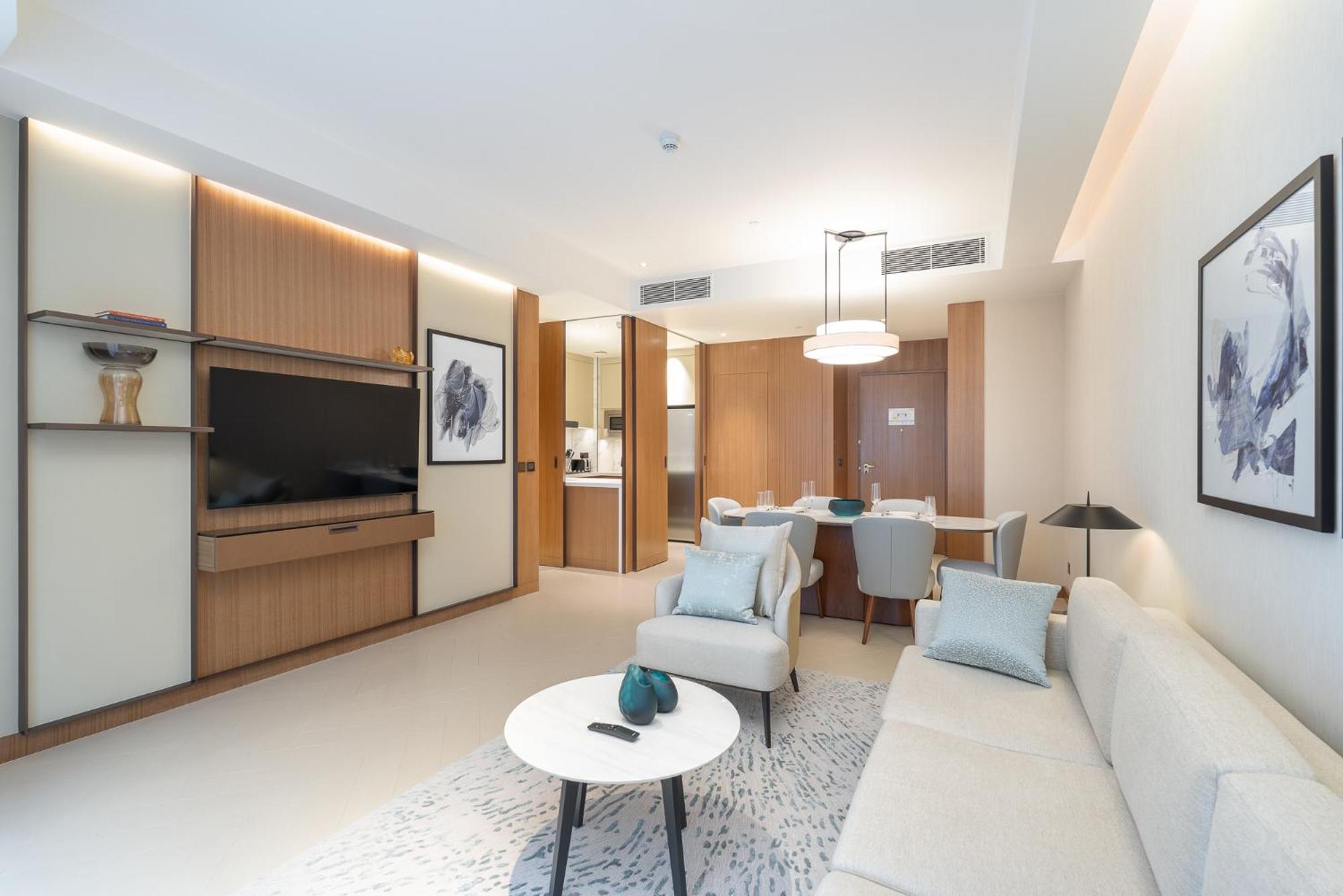 Spacious 3 Bedroom In Downtown With Burj Khalifa View *