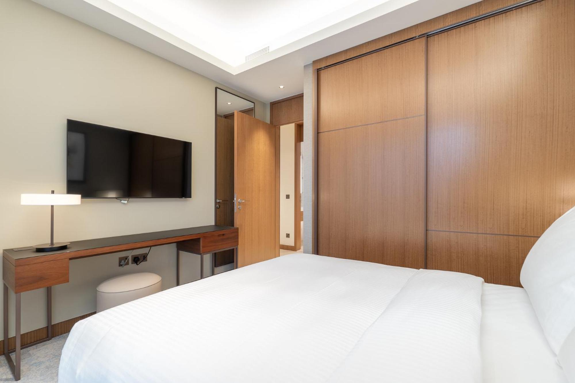 Spacious 3 Bedroom In Downtown With Burj Khalifa View * Dubai