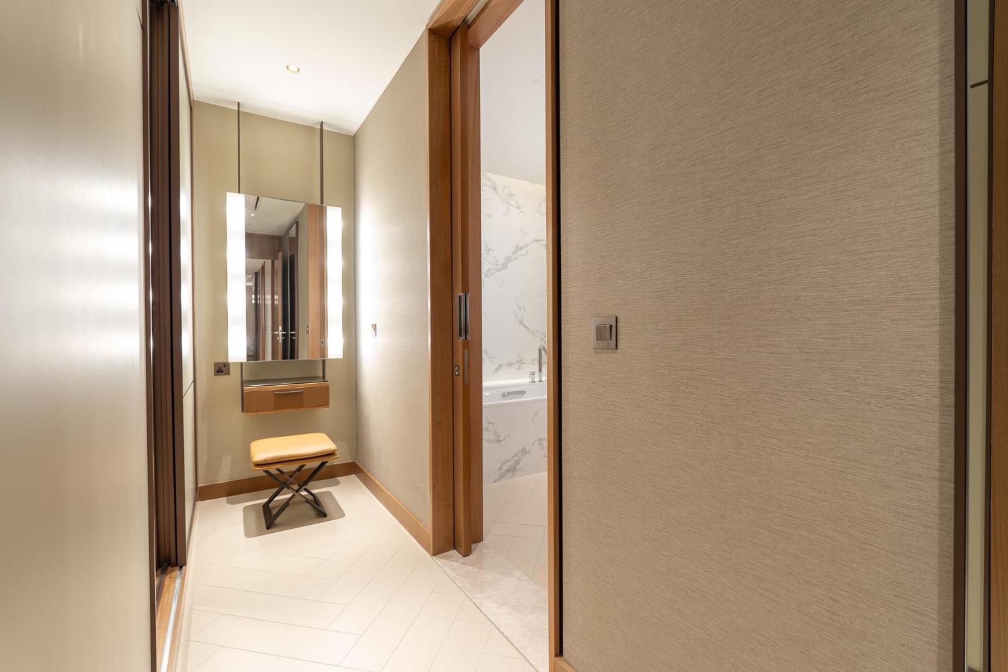 Spacious 3 Bedroom In Downtown With Burj Khalifa View Apartment