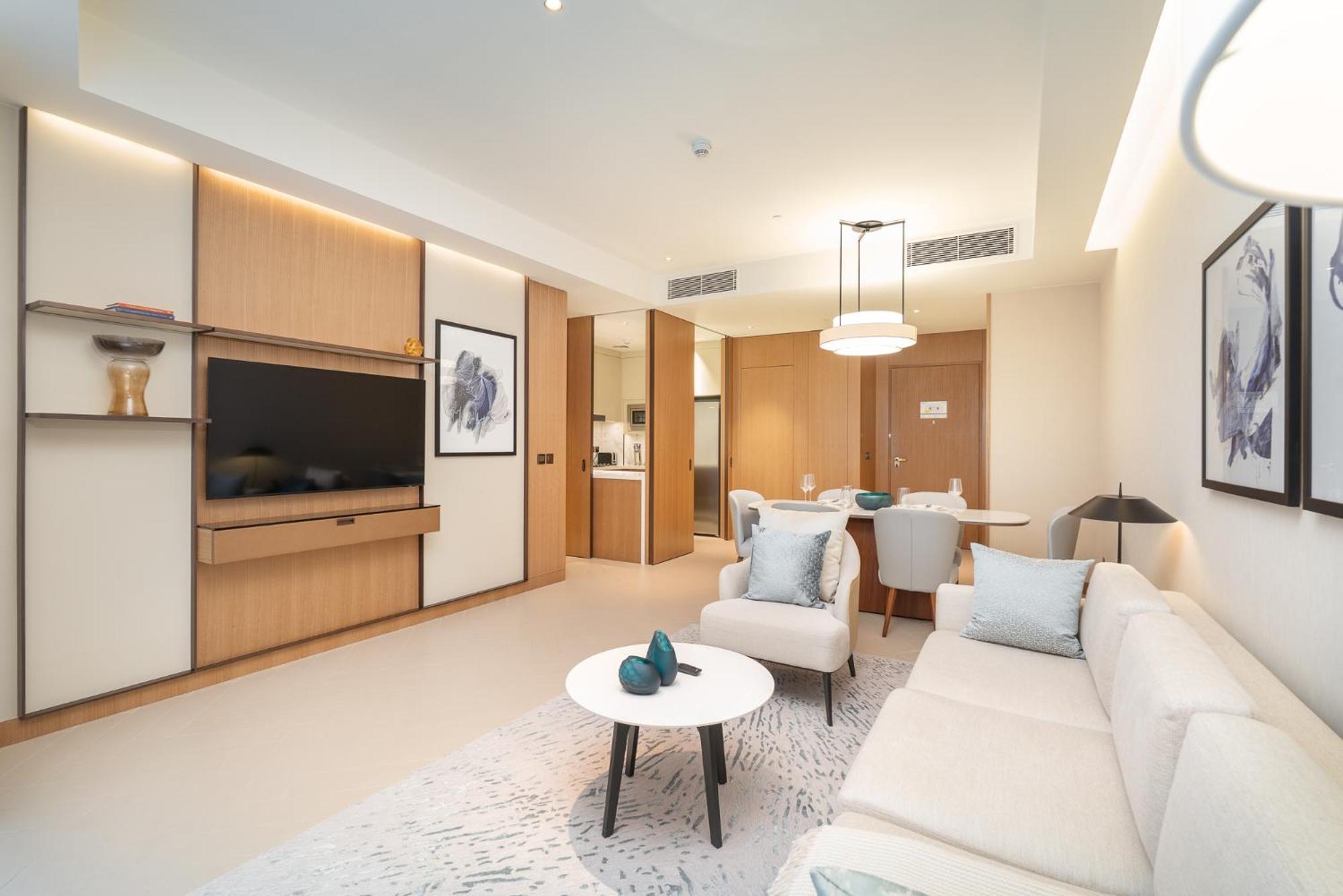 Spacious 3 Bedroom In Downtown With Burj Khalifa View * Dubai